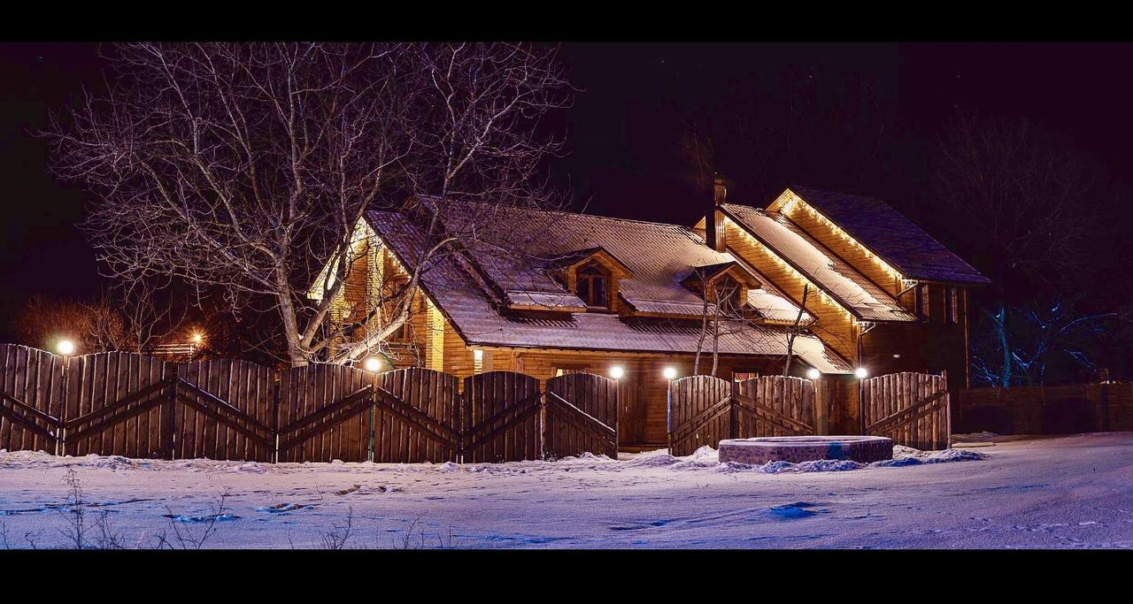 Hotel Bannyi Dvor Uzyn Buitenkant foto