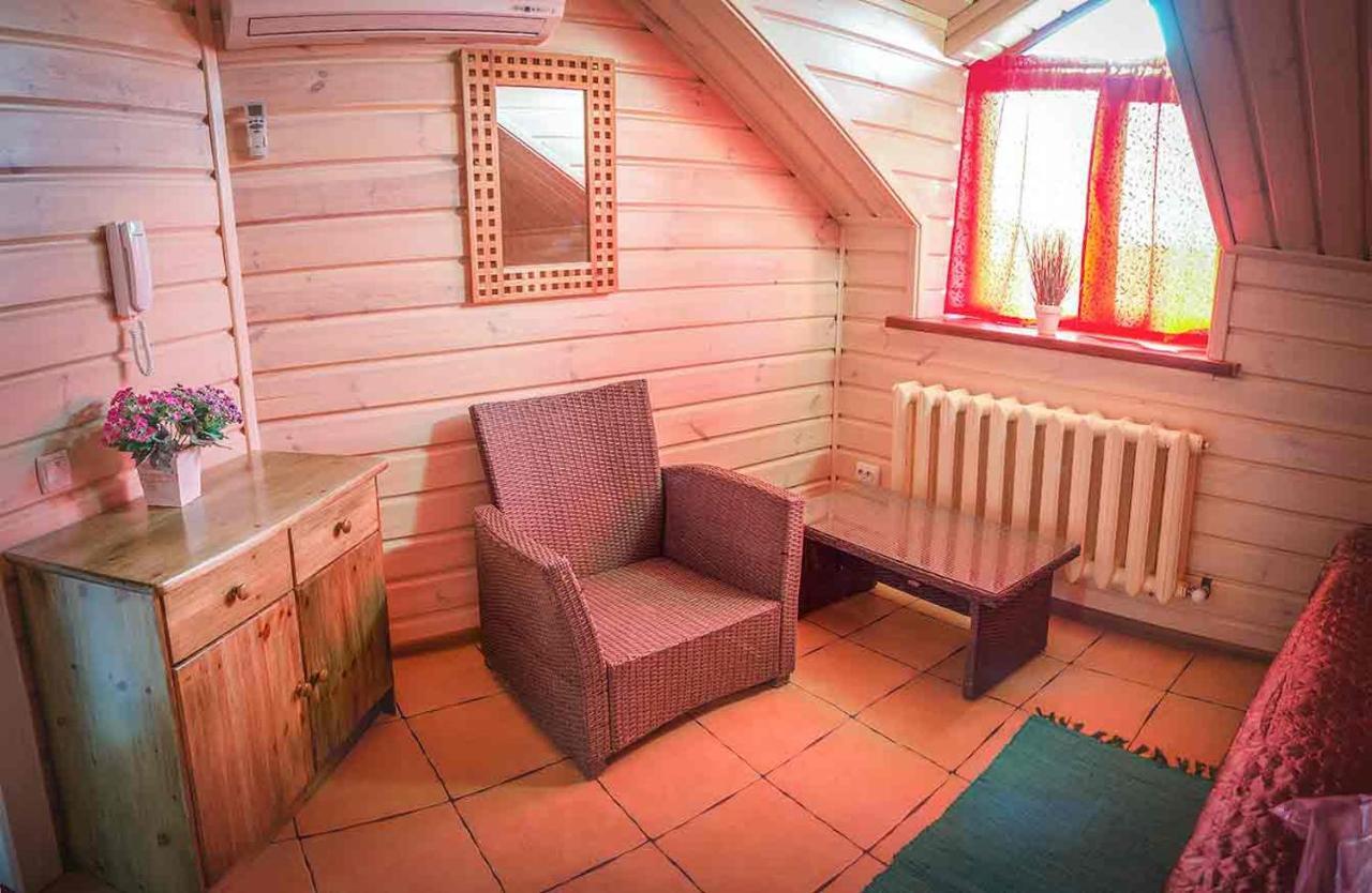 Hotel Bannyi Dvor Uzyn Buitenkant foto