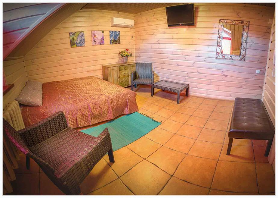 Hotel Bannyi Dvor Uzyn Buitenkant foto