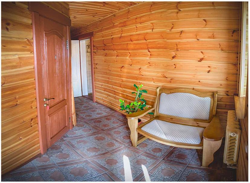 Hotel Bannyi Dvor Uzyn Buitenkant foto