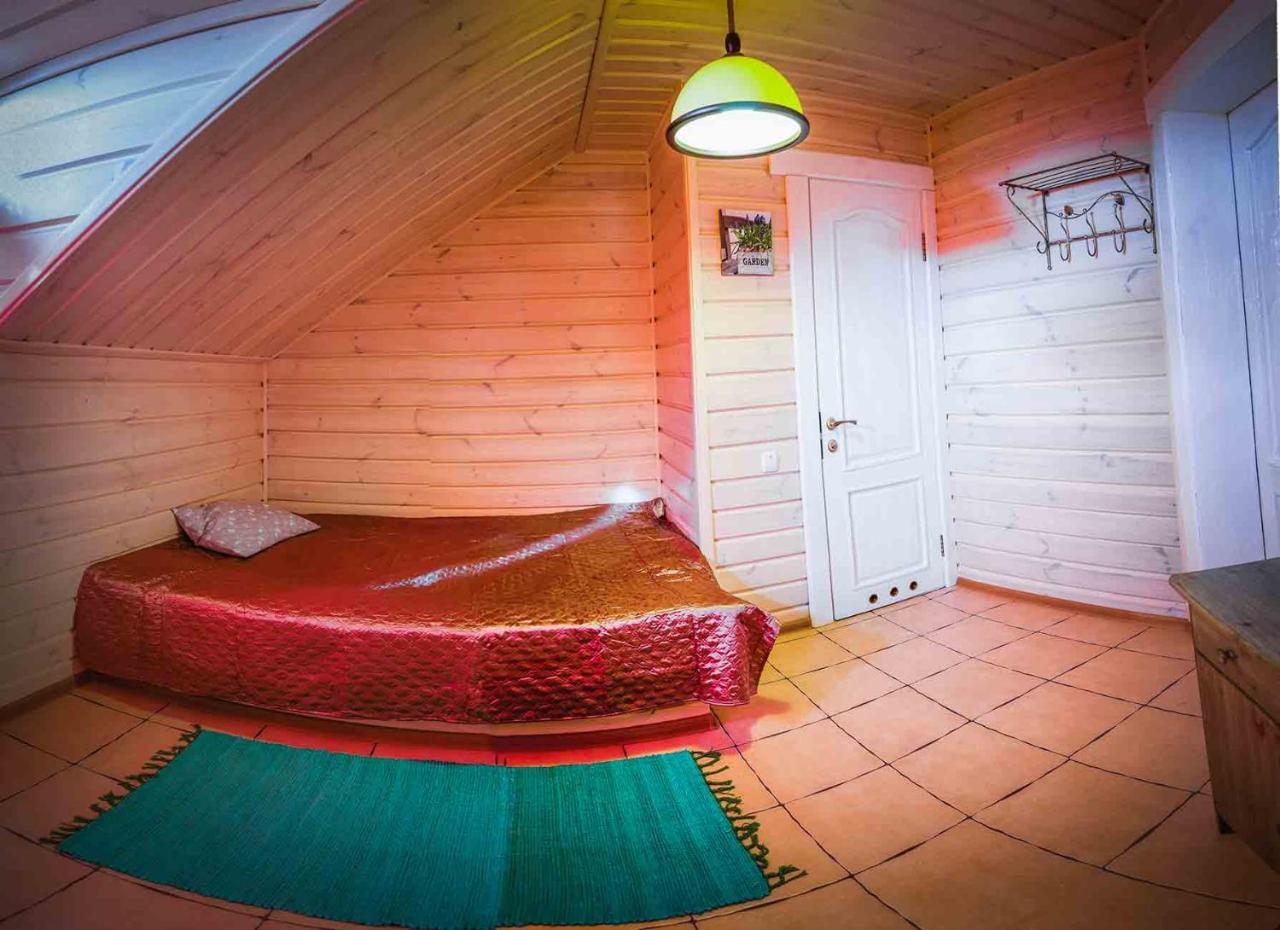 Hotel Bannyi Dvor Uzyn Buitenkant foto