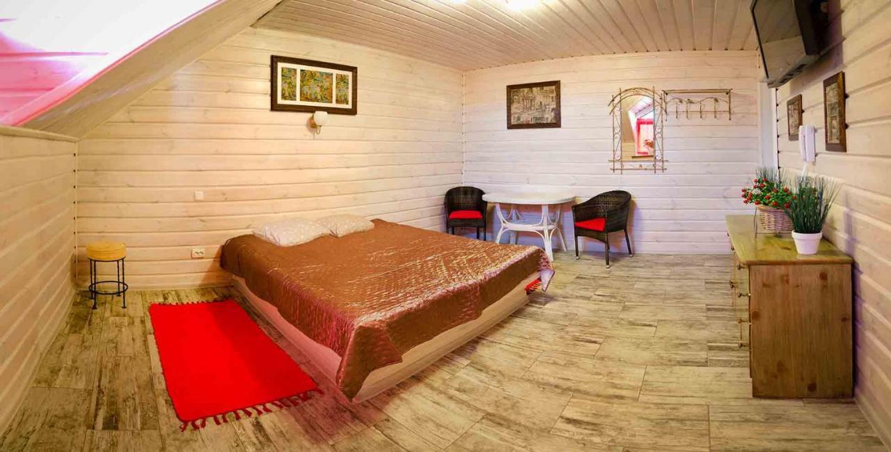 Hotel Bannyi Dvor Uzyn Buitenkant foto